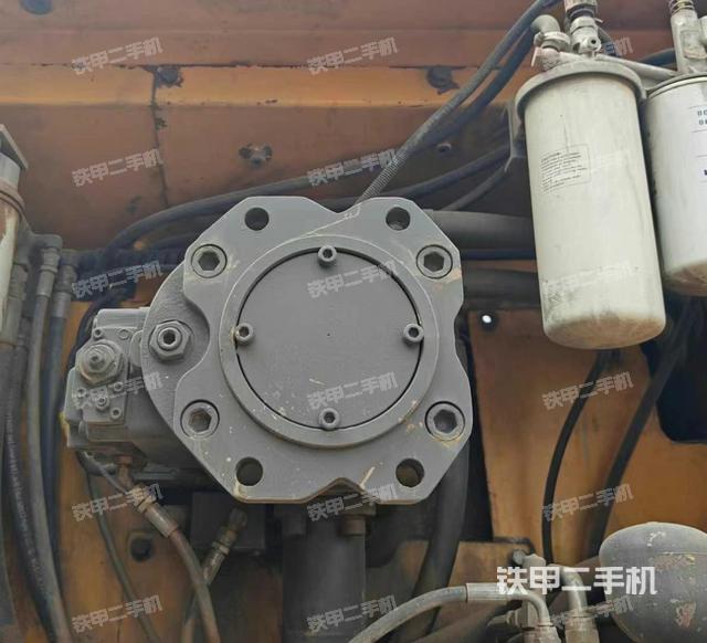 液壓泵艙室正面整體（整機(jī)外觀）