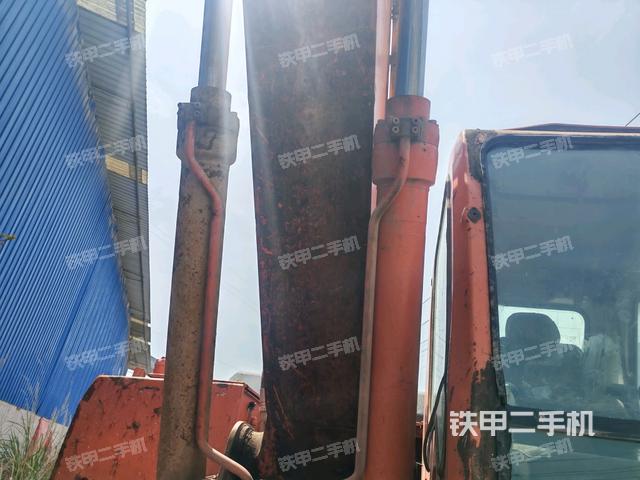 大臂油缸整體?豎拍(工作和回轉(zhuǎn)裝置) 大臂油缸整體?豎拍(工作和回轉(zhuǎn)裝置)