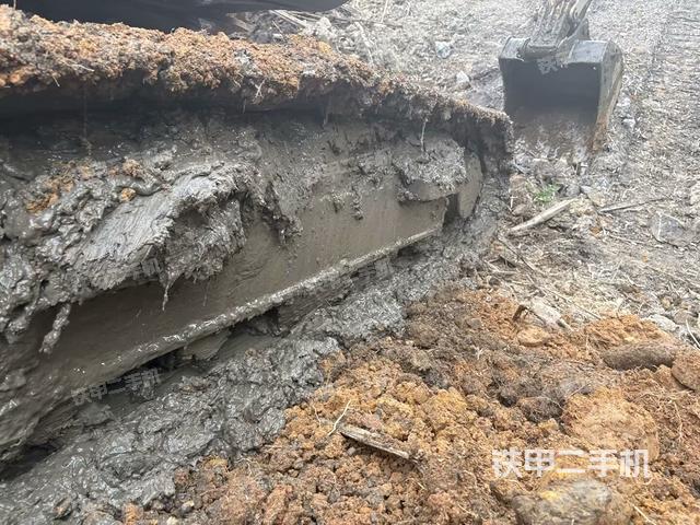 左側(cè)履帶整體?(行走機(jī)構(gòu)) 左側(cè)履帶整體?(行走機(jī)構(gòu))