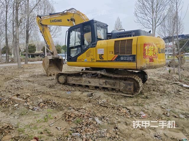 駕駛室整體(整機(jī)外觀) 駕駛室整體(整機(jī)外觀)