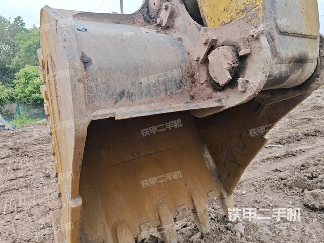 鏟斗右后整體（工作和回轉(zhuǎn)裝置）