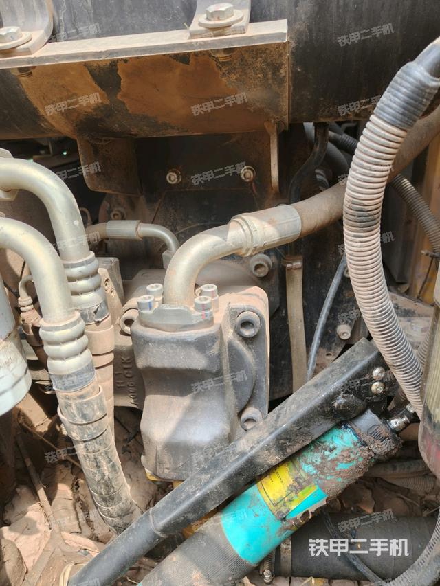 液壓泵艙室正面整體（整機(jī)外觀）