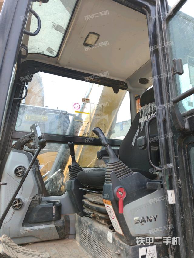 駕駛室整體（整機(jī)外觀）