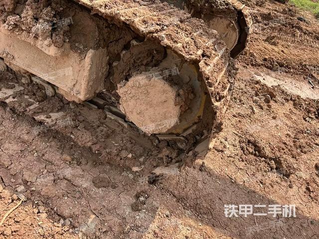 左驅(qū)動輪（行走機(jī)構(gòu)）