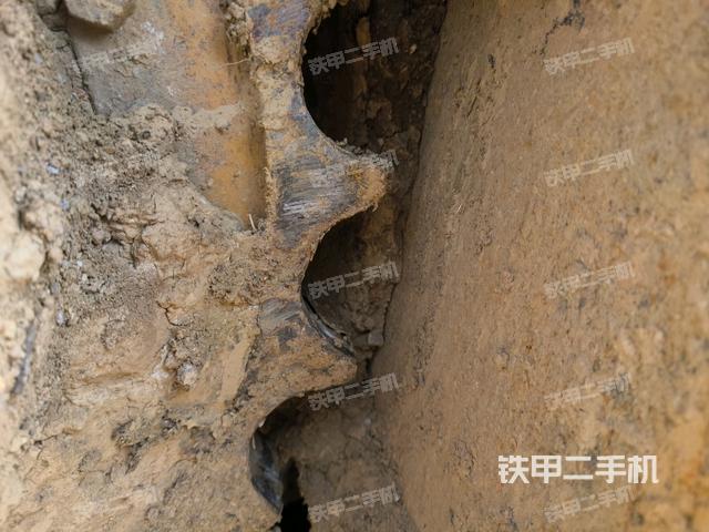 左驅(qū)動(dòng)輪（行走機(jī)構(gòu)）