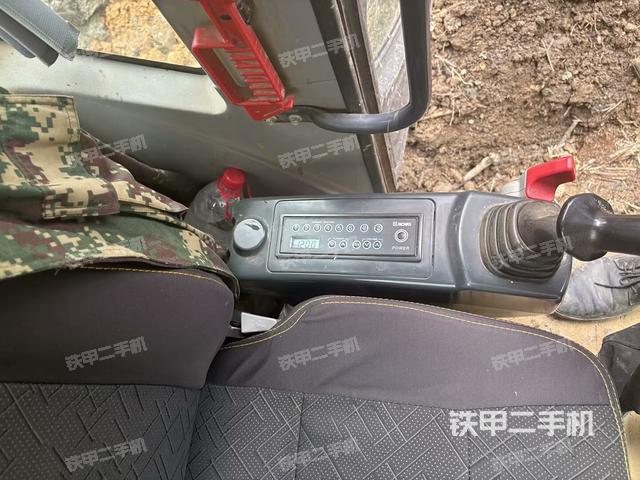 座椅左側(cè)控制臺(tái)/音響/含左手柄(駕駛室部分) 座椅左側(cè)控制臺(tái)/音響/含左手柄(駕駛室部分)