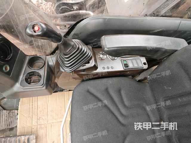 座椅右側(cè)控制臺(tái)/鑰匙門/油門/含右手柄（駕駛室部分）