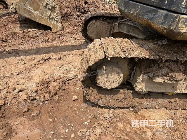 右驅(qū)動輪（行走機(jī)構(gòu)）