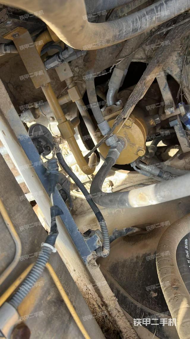 中央回轉接頭特寫（上車部件）