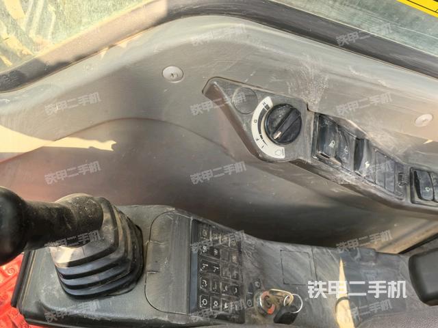 座椅右側(cè)控制臺/鑰匙門/油門/含右手柄（駕駛室部分）