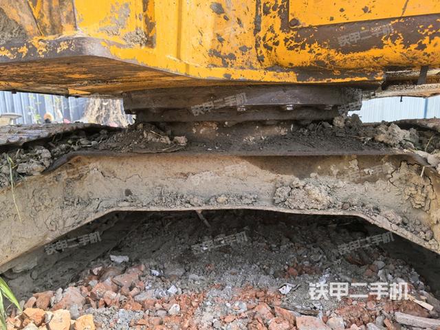 轉(zhuǎn)盤和下車架正前（工作和回轉(zhuǎn)裝置）