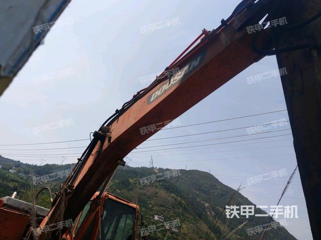 小臂整體左后(工作和回轉(zhuǎn)裝置) 小臂整體左后(工作和回轉(zhuǎn)裝置)