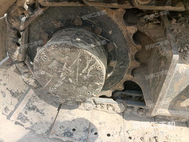 右驅(qū)動輪（行走機構(gòu)）