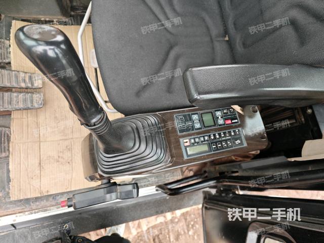 座椅左側(cè)控制臺(tái)/音響/含左手柄（駕駛室部分）