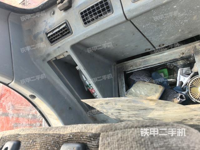 座椅左側(cè)控制臺/音響/含左手柄（駕駛室部分）