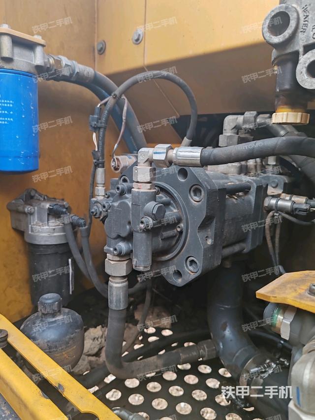 液壓泵艙室正面整體（整機(jī)外觀）