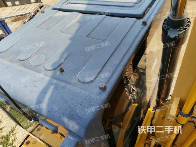 駕駛室頂部(整機外觀) 駕駛室頂部(整機外觀)