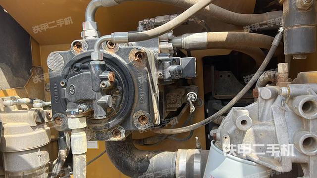 液壓泵斜45?右（大件艙室）