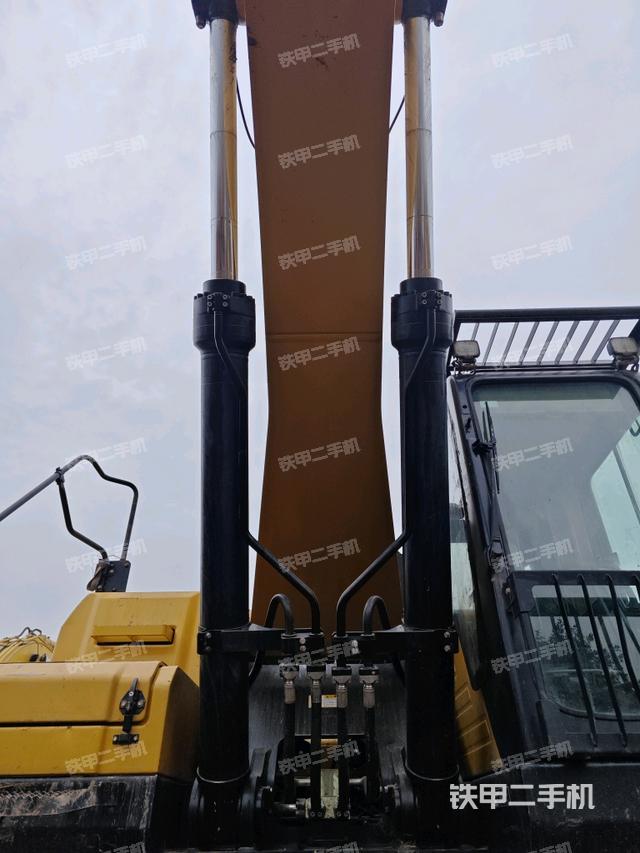 大臂油缸整體?豎拍（工作和回轉(zhuǎn)裝置）