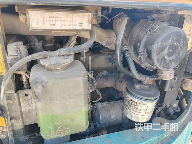 回轉(zhuǎn)馬達和主控閥（整機外觀）