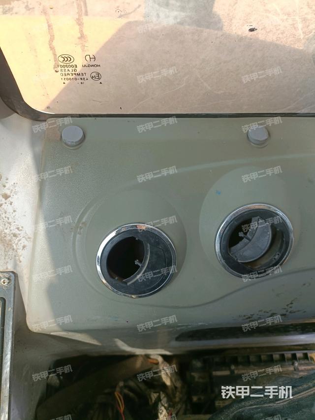 后窗玻璃角標(biāo)(駕駛室部分) 后窗玻璃角標(biāo)(駕駛室部分)