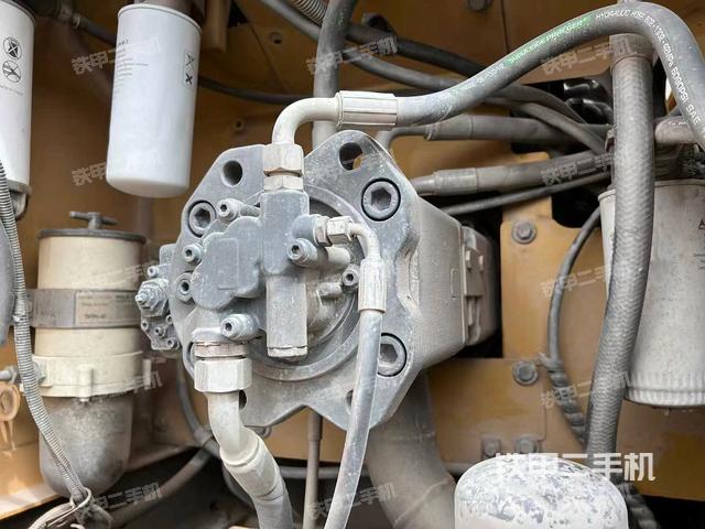 液壓泵艙室正面整體（整機(jī)外觀）