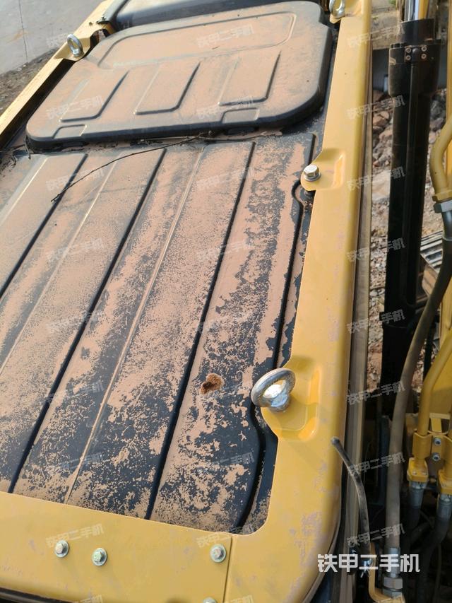 駕駛室頂部（整機外觀）