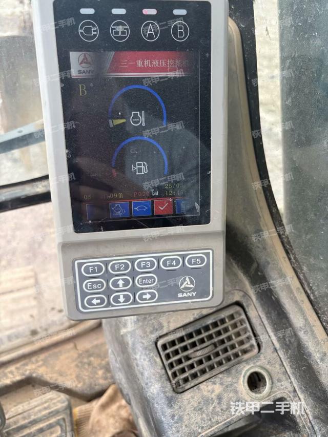 座椅右側(cè)控制臺/鑰匙門/油門/含右手柄（駕駛室部分）