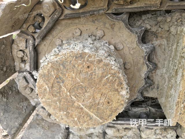 左驅(qū)動輪（行走機(jī)構(gòu)）