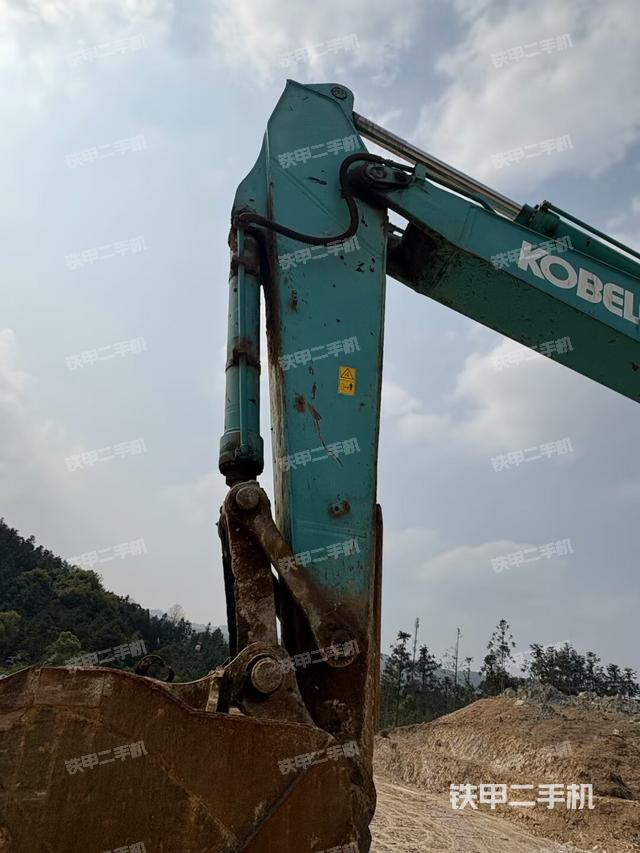 大臂油缸整體?豎拍(工作和回轉(zhuǎn)裝置) 大臂油缸整體?豎拍(工作和回轉(zhuǎn)裝置)