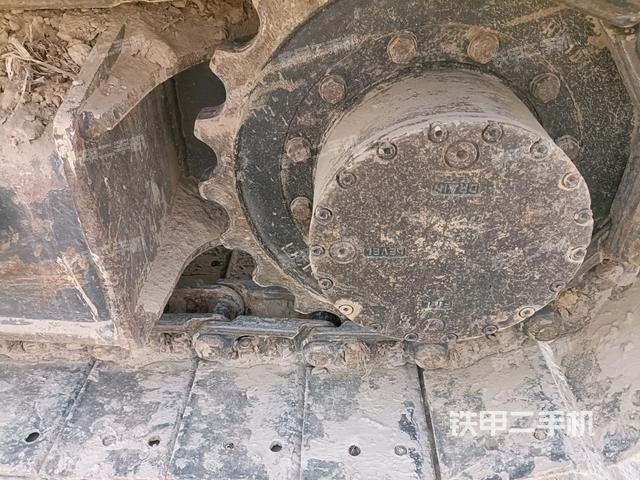 左驅(qū)動輪（行走機構(gòu)）