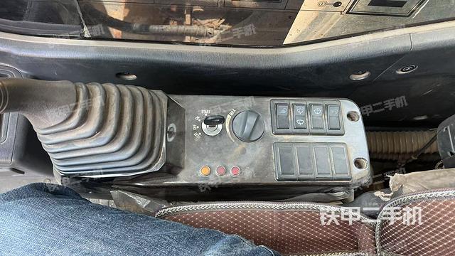 座椅右側控制臺/鑰匙門/油門/含右手柄（駕駛室部分）