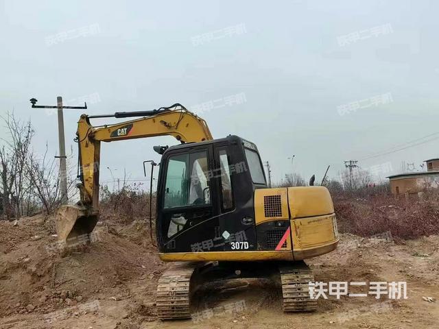 駕駛室頂部(整機(jī)外觀) 駕駛室頂部(整機(jī)外觀)