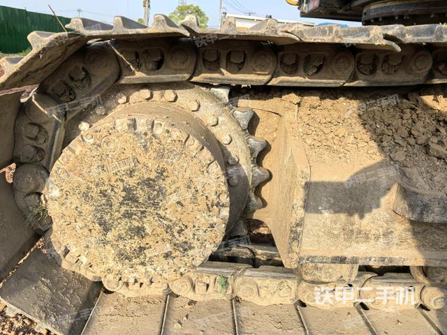 右驅(qū)動輪（行走機構(gòu)）