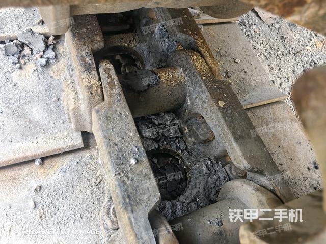 單側(cè)履帶整體(整機(jī)外觀) 單側(cè)履帶整體(整機(jī)外觀)