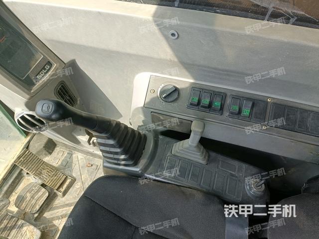 座椅右側(cè)控制臺(tái)/鑰匙門/油門/含右手柄（駕駛室部分）