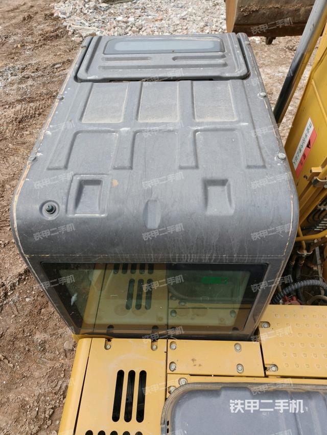 駕駛室頂部（整機外觀）