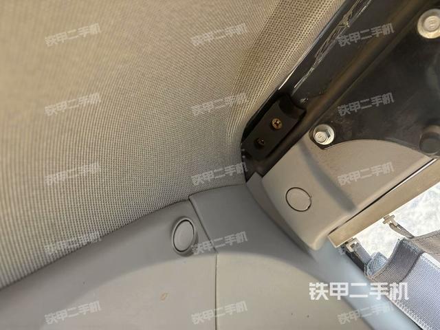 座椅右側(cè)控制臺(tái)/鑰匙門/油門/含右手柄(駕駛室部分) 座椅右側(cè)控制臺(tái)/鑰匙門/油門/含右手柄(駕駛室部分)