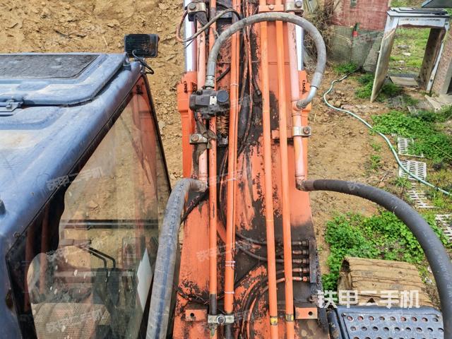 大臂背部俯視(工作和回轉裝置) 大臂背部俯視(工作和回轉裝置)