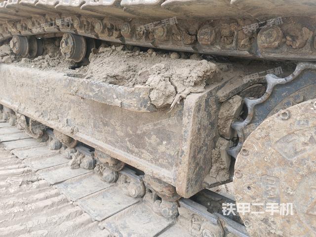 左驅(qū)動輪（行走機構(gòu)）