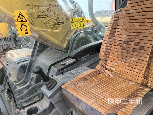 后窗玻璃角標(biāo)（駕駛室部分）