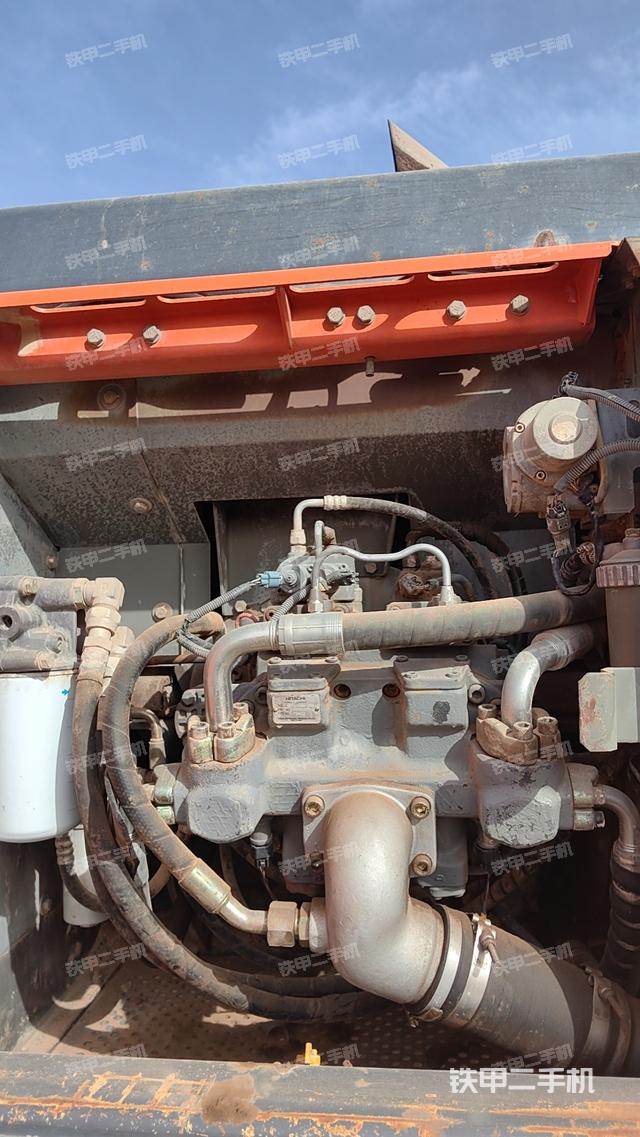 液壓泵艙室正面整體（整機(jī)外觀）