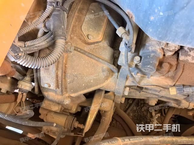 液壓泵艙室正面整體（整機(jī)外觀）