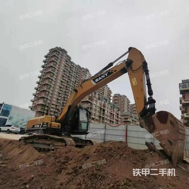 駕駛室頂部(整機(jī)外觀) 駕駛室頂部(整機(jī)外觀)