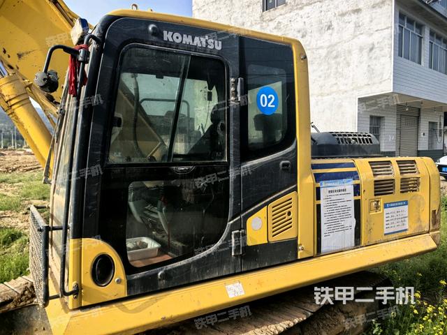 駕駛室整體(整機(jī)外觀) 駕駛室整體(整機(jī)外觀)