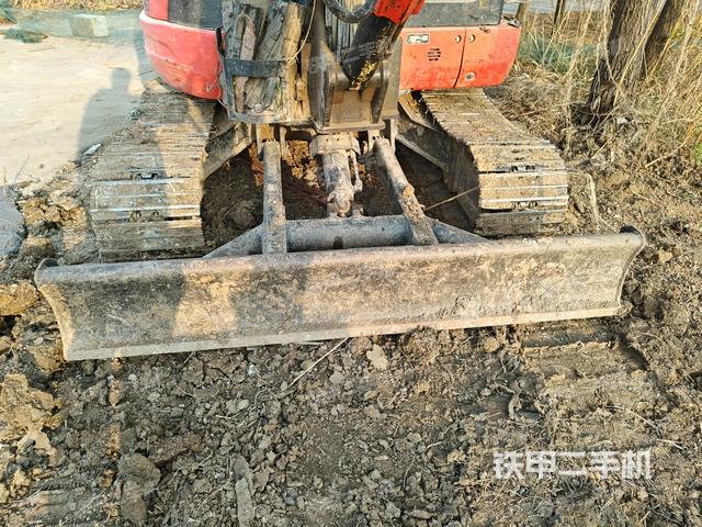 轉(zhuǎn)盤和下車架正前（工作和回轉(zhuǎn)裝置）