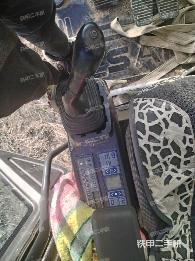 座椅左側控制臺/音響/含左手柄（駕駛室部分）