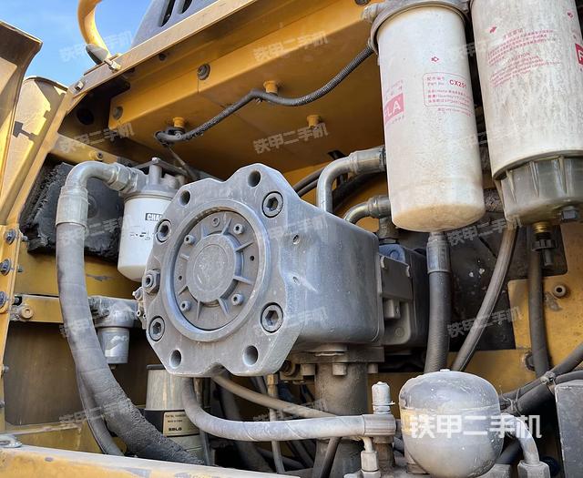 液壓泵艙室正面整體(整機(jī)外觀) 液壓泵艙室正面整體(整機(jī)外觀)