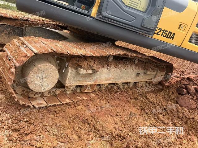 右側(cè)履帶整體(行走機構(gòu)) 右側(cè)履帶整體(行走機構(gòu))