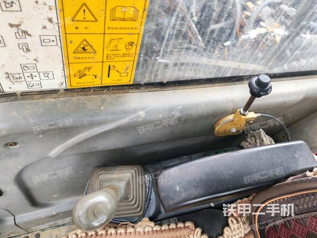 座椅右側控制臺/鑰匙門/油門/含右手柄(駕駛室部分) 座椅右側控制臺/鑰匙門/油門/含右手柄(駕駛室部分)